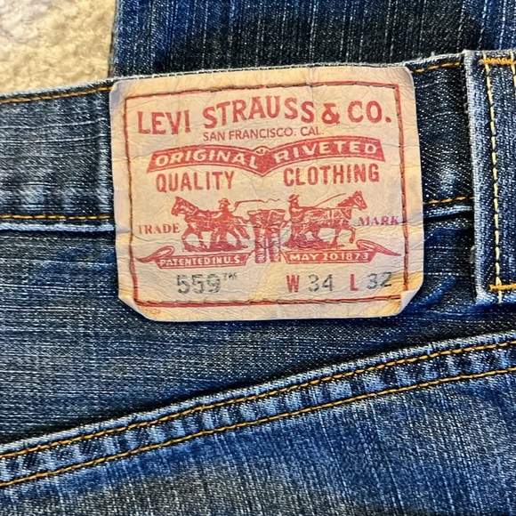 Men’s Levi’s.  Relaxed Straight 559. - Picture 3 of 4